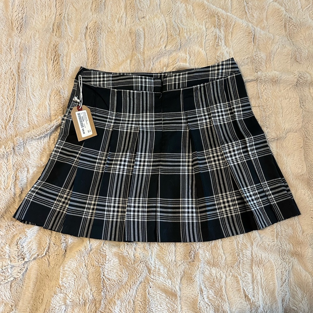 Harlow Black and White Pleated Mini Skirt - Picture 1 of 7
